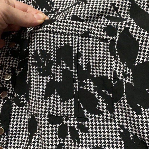 Black and White Pattern Top - Picture 5 of 13